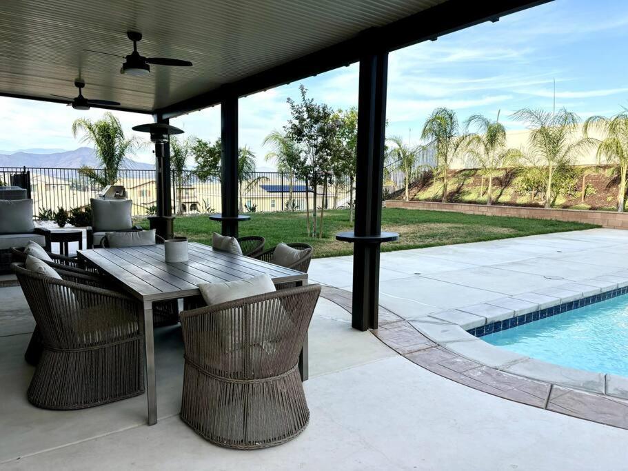 Vineyard Poolside Retreat Villa Winchester Екстериор снимка